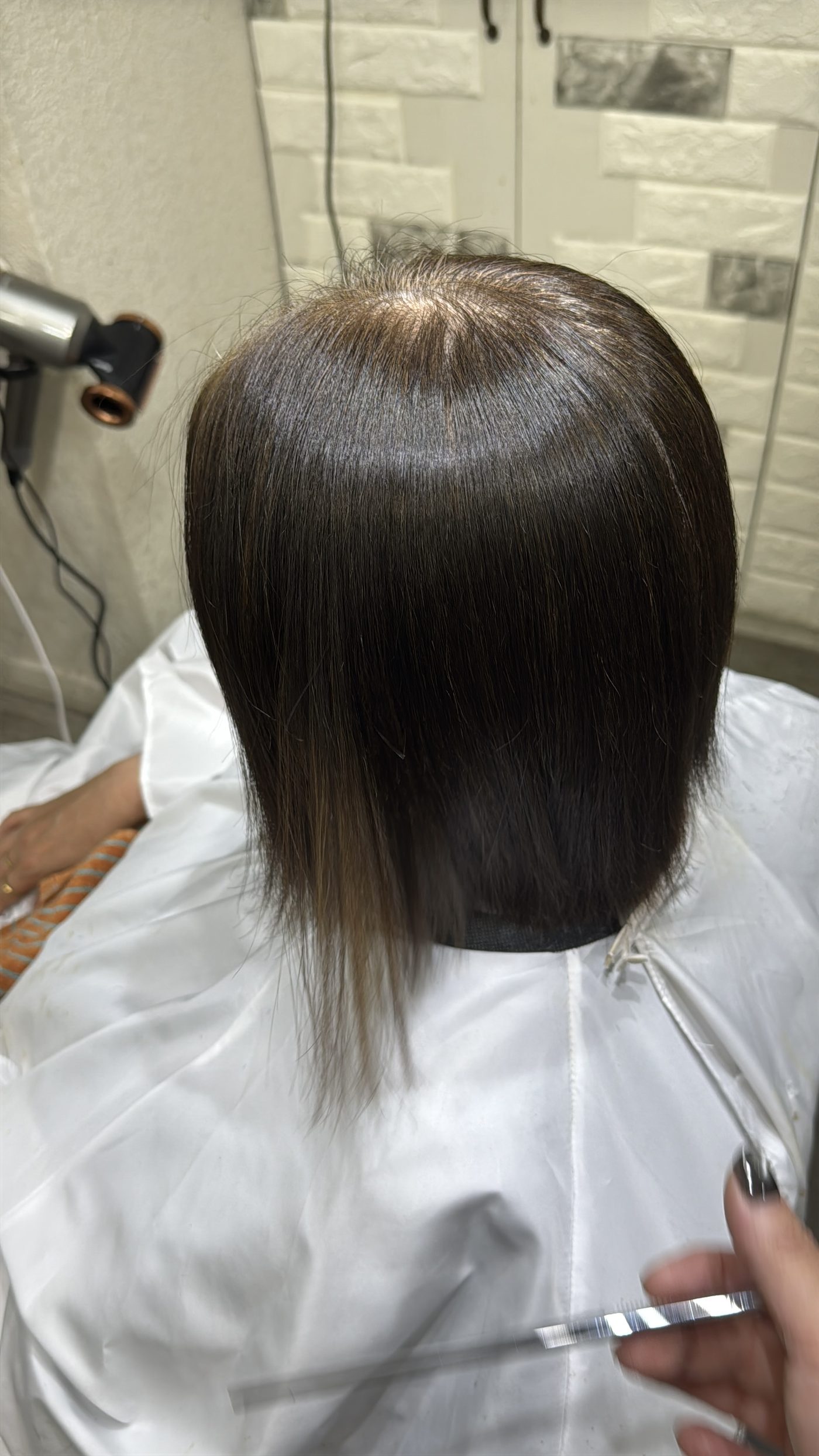 縮毛矯正後に乾かしただけで内側の面が整った短めボブ